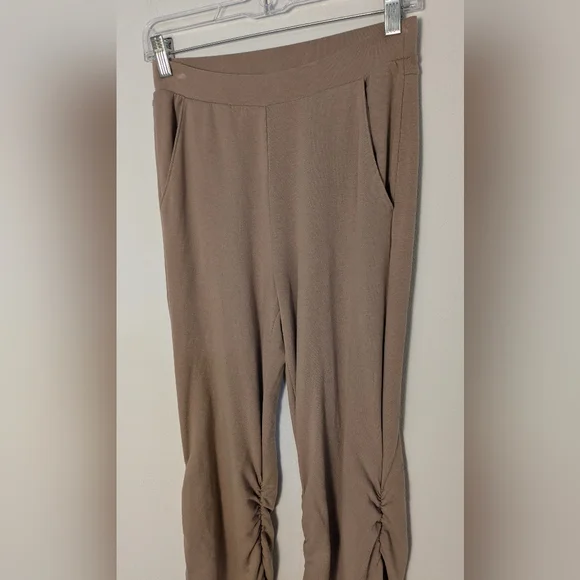 Alo Yoga Ruched Soft Sculpt Pants Taupe Beige Scrunched Wide Leg Buttery Size XS - Picture 5 of 15